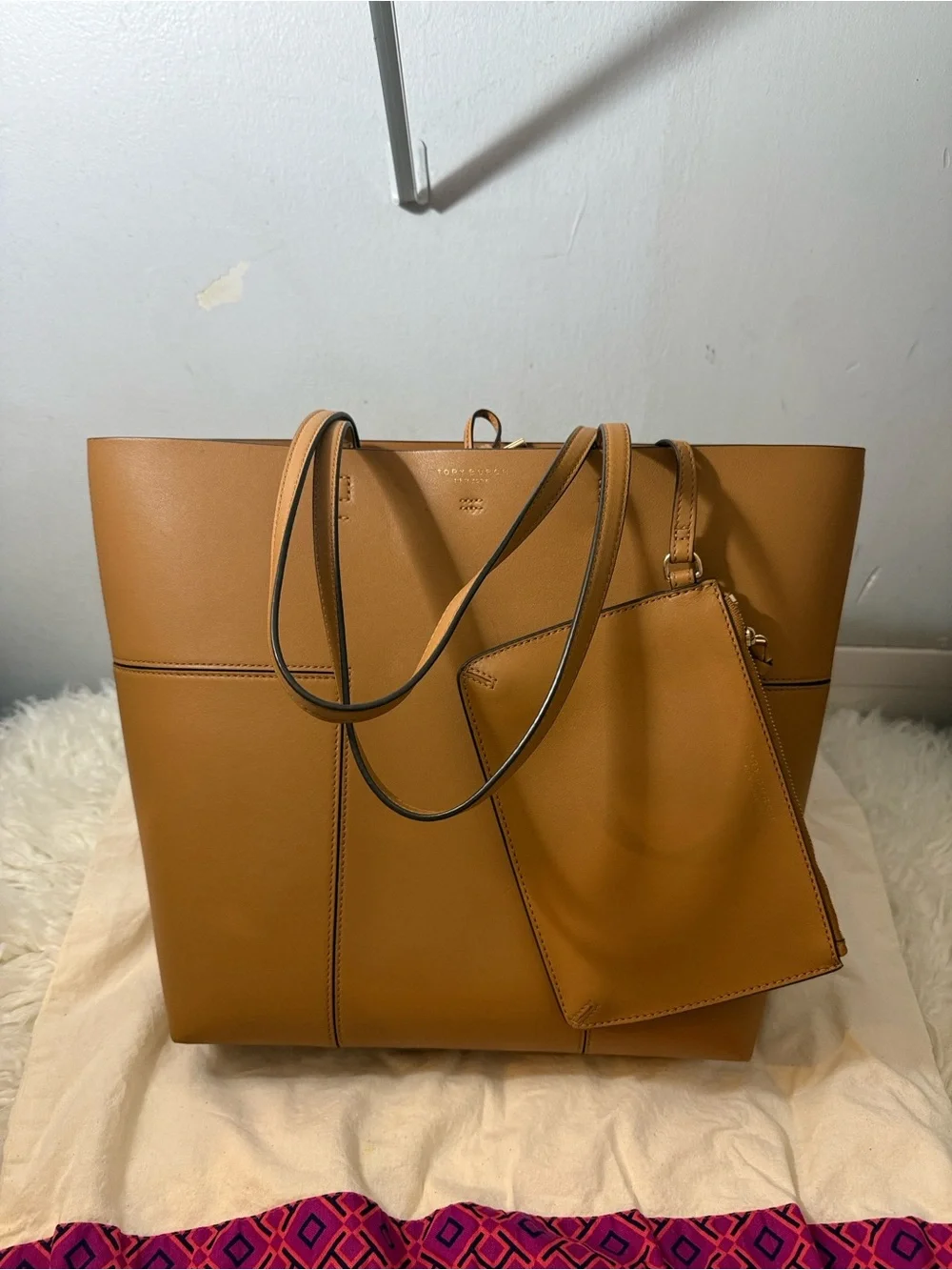 Tory Burch Leather Tote Bag in Tan - Stylish Everyday Carry medium